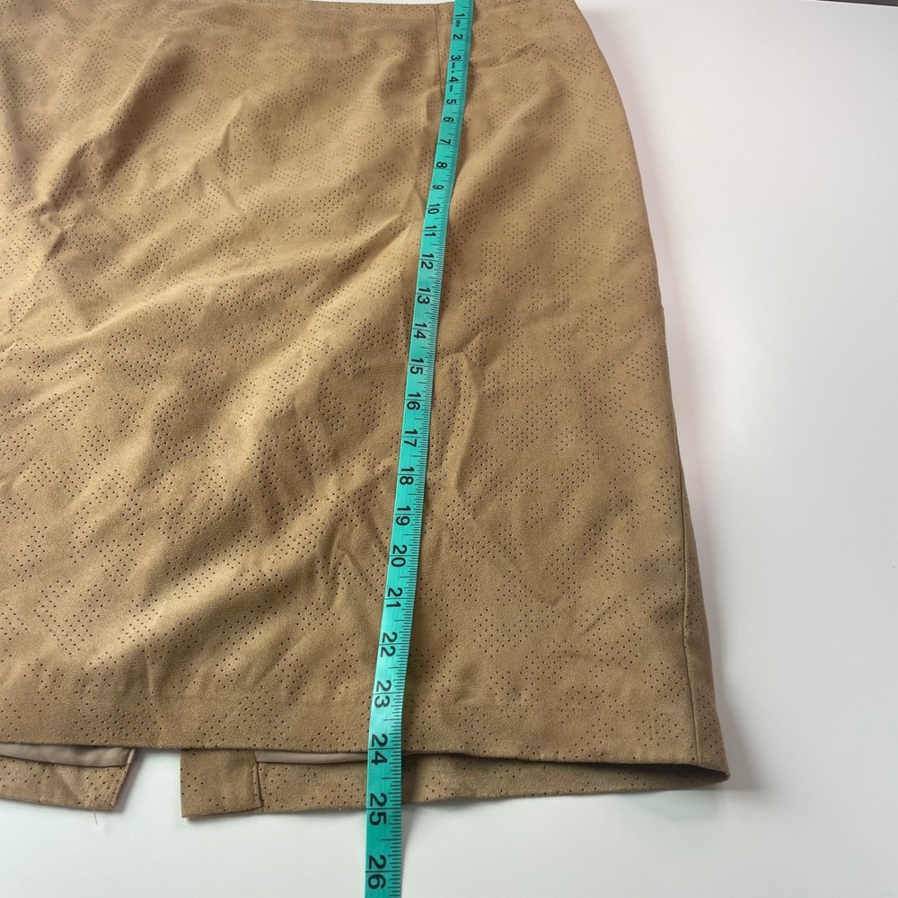 Chicos Tan Faux Suede Perforated Laser Cut Pencil Skirt Size 2 L 12 4501081336 - Picture 7 of 9